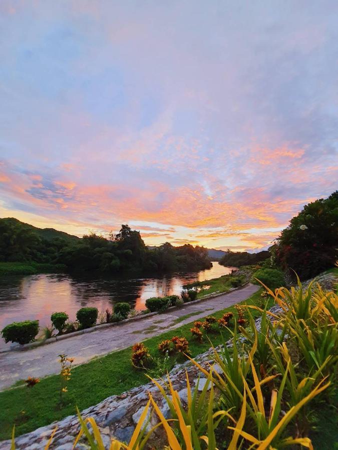 Aekpailin River Kwai Resort Kanchanaburi Bagian luar foto